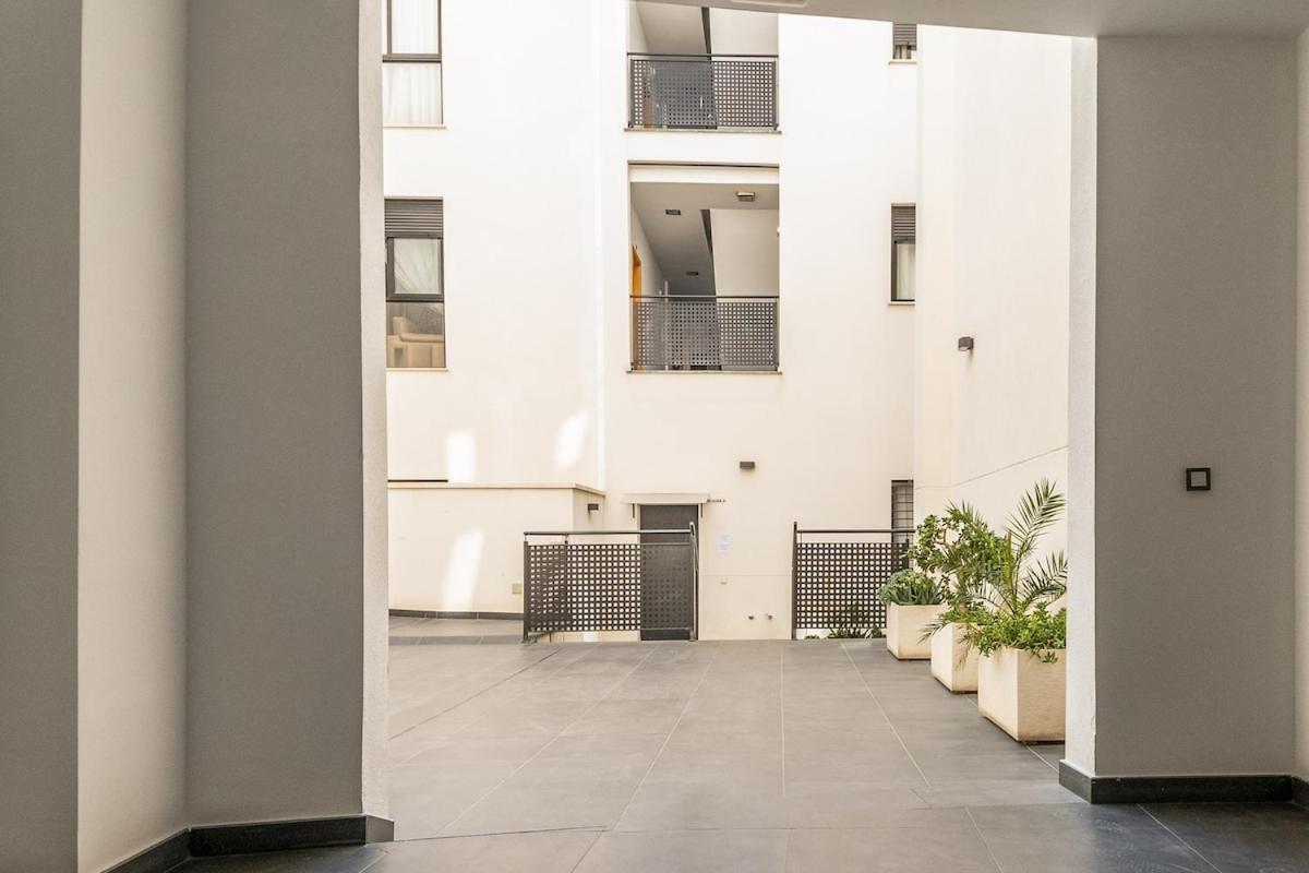 -Malagasunapts- Modern Citycentre Pool&Parking Buitenkant foto